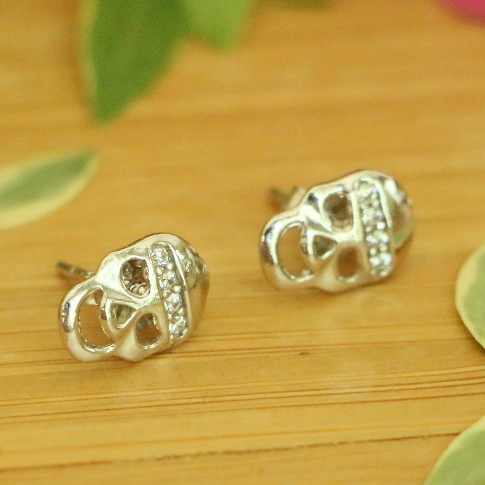 Sterling Silver Skull with Cubic Zirconia Stones - Picture 4 of 7